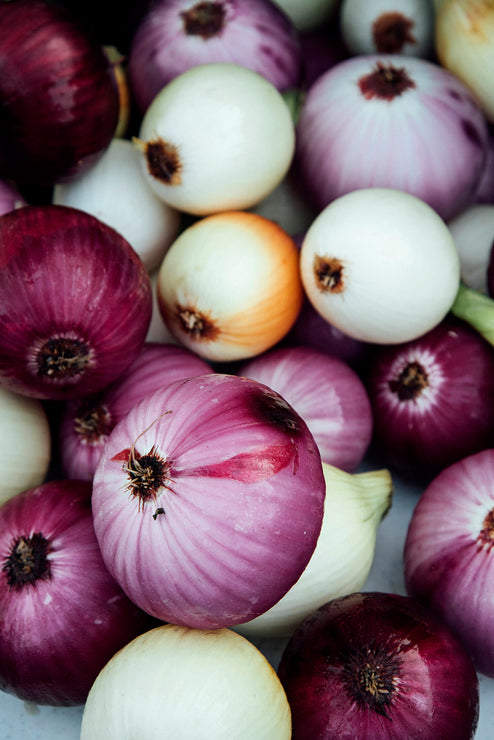 Load image into Gallery viewer, A pile of red and white onions