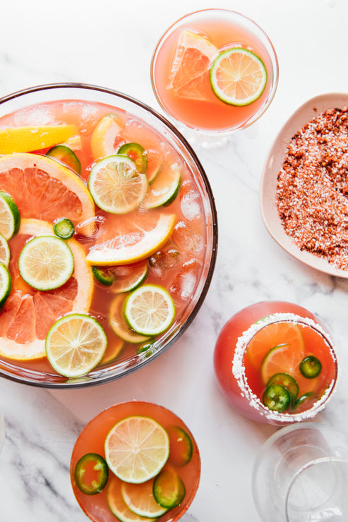 Load image into Gallery viewer, Cocktails made with Paloma Mix and citrus