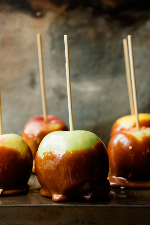 Load image into Gallery viewer, caramel apples dipped in salted maple caramel
