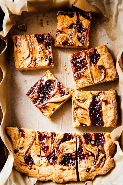 Load image into Gallery viewer, Peanut Butter and preserve blondie bars
